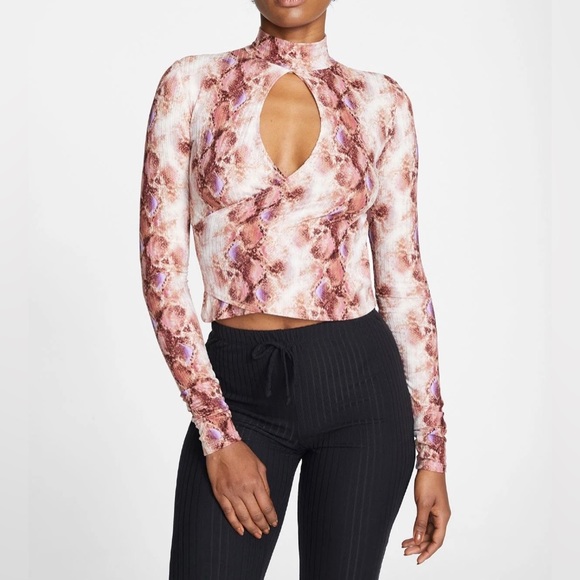 2! Long sleeve Keyhole Tops - Picture 2 of 7